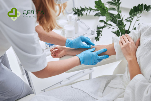 Врач ставит Капельницу